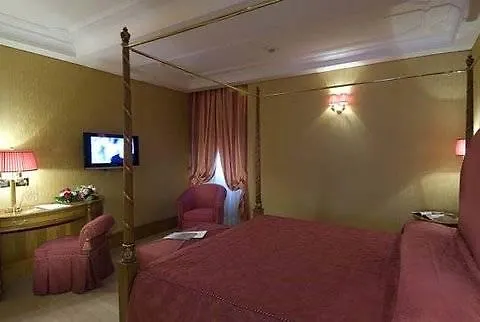 Hotel Homs Řím 4*,